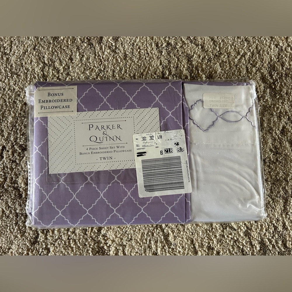 New Parker & Quinn 4-piece Orchid Twin Sheet Set With Embroidered Pillow.